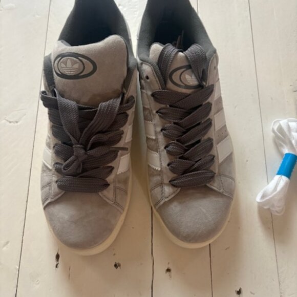 Addidas Campus shoes - Picture 2 of 4